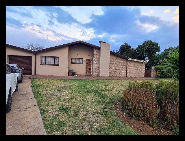 3 BEDROOM HOUSE FOR SALE IN BONAERO PARK